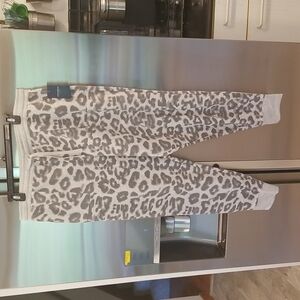 💕LUCKY BRAND💕 Gray Animal Print Joggers L NWT